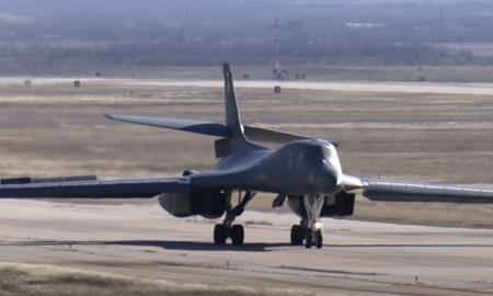 Pagaliau. B-1B „Lancer“. Smūginė žinia