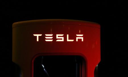 „Tesla“ už „Toyota“ kainą? Skamba kaip pokštas, bet...