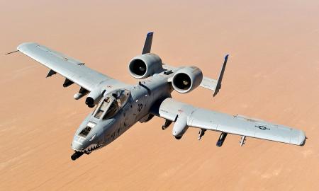 A-10 jau nukalinėja „Šahedus“? Paslaptingi ženklai ant lėktuvo (Foto)