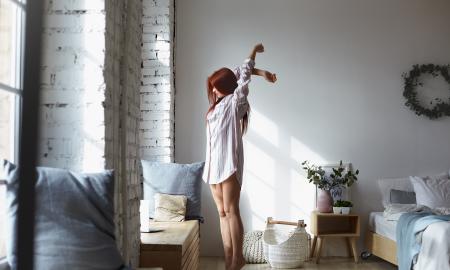 Ar klojate lovą vos išlipę? Gydytojas įspėja – geriau tuoj pat liaukitės