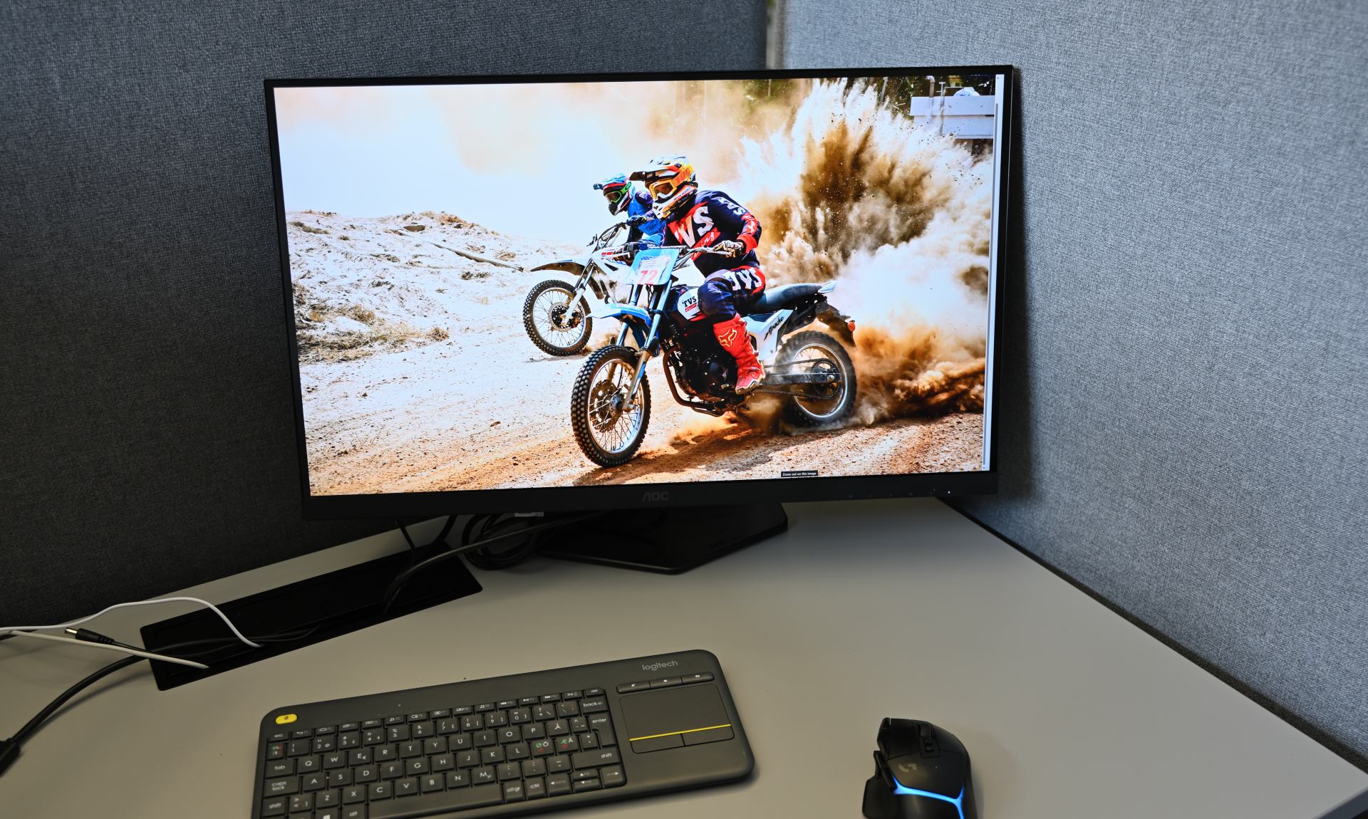 AOC U27G4R monitorius