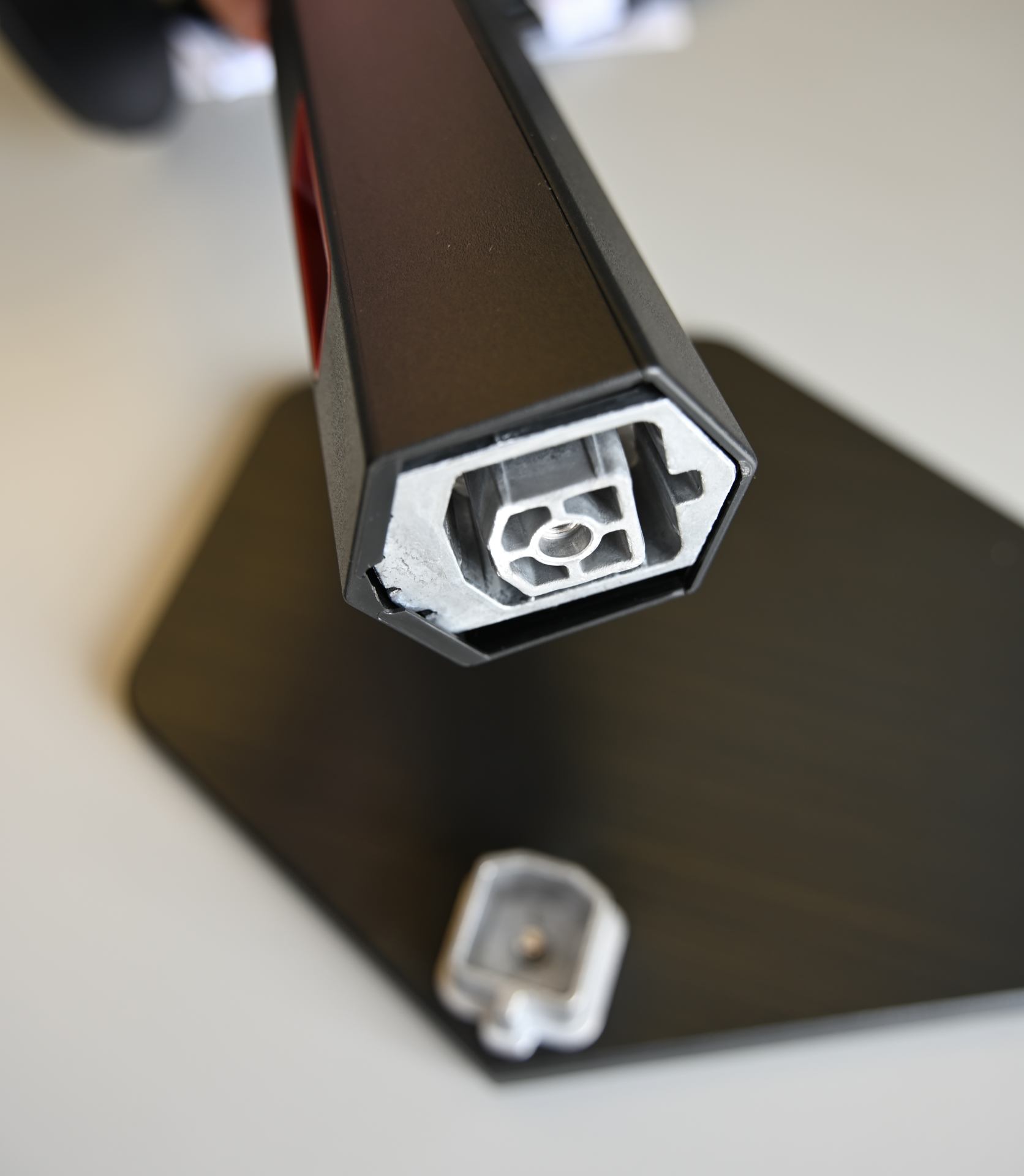AOC U27G4R monitorius