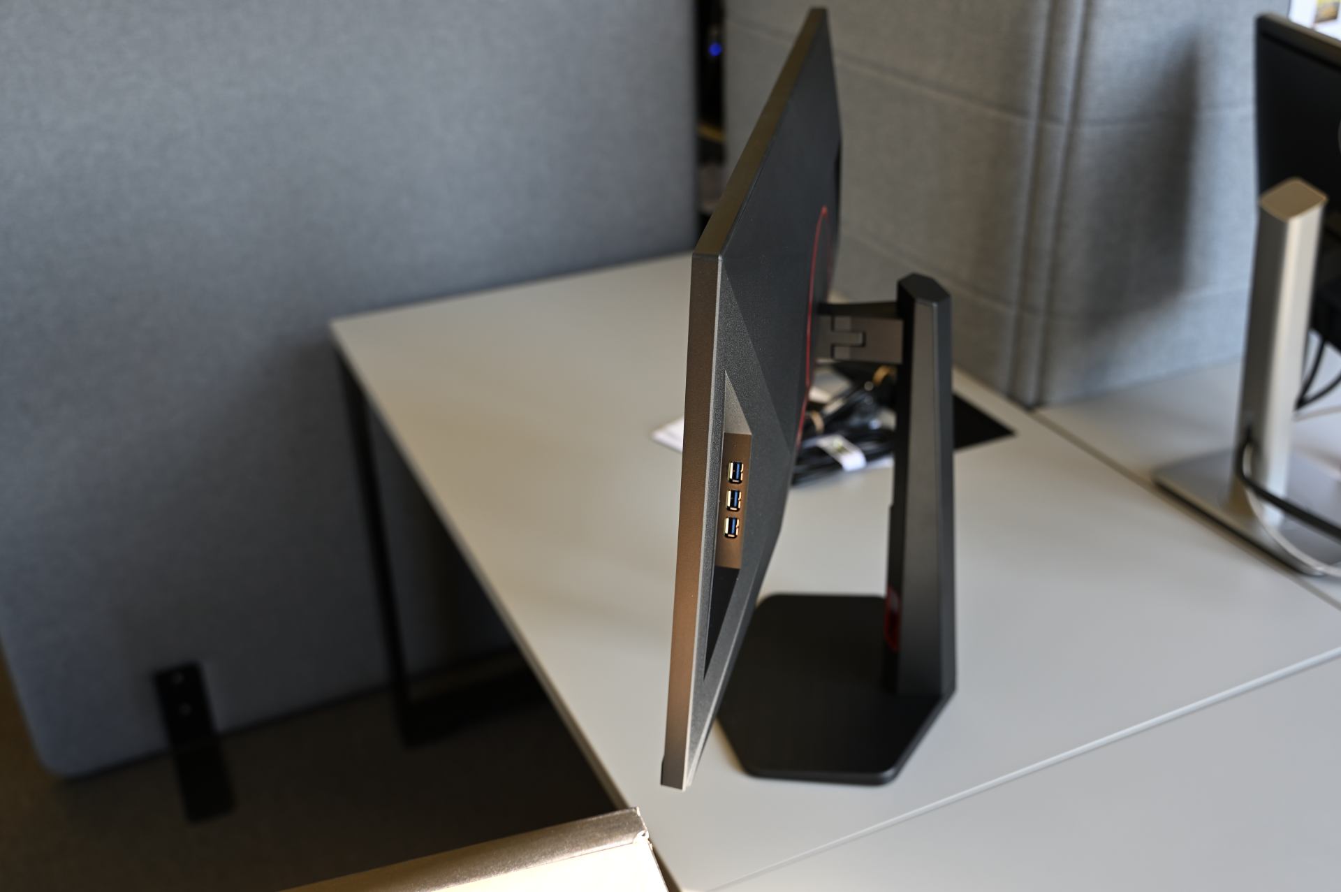 AOC U27G4R monitorius