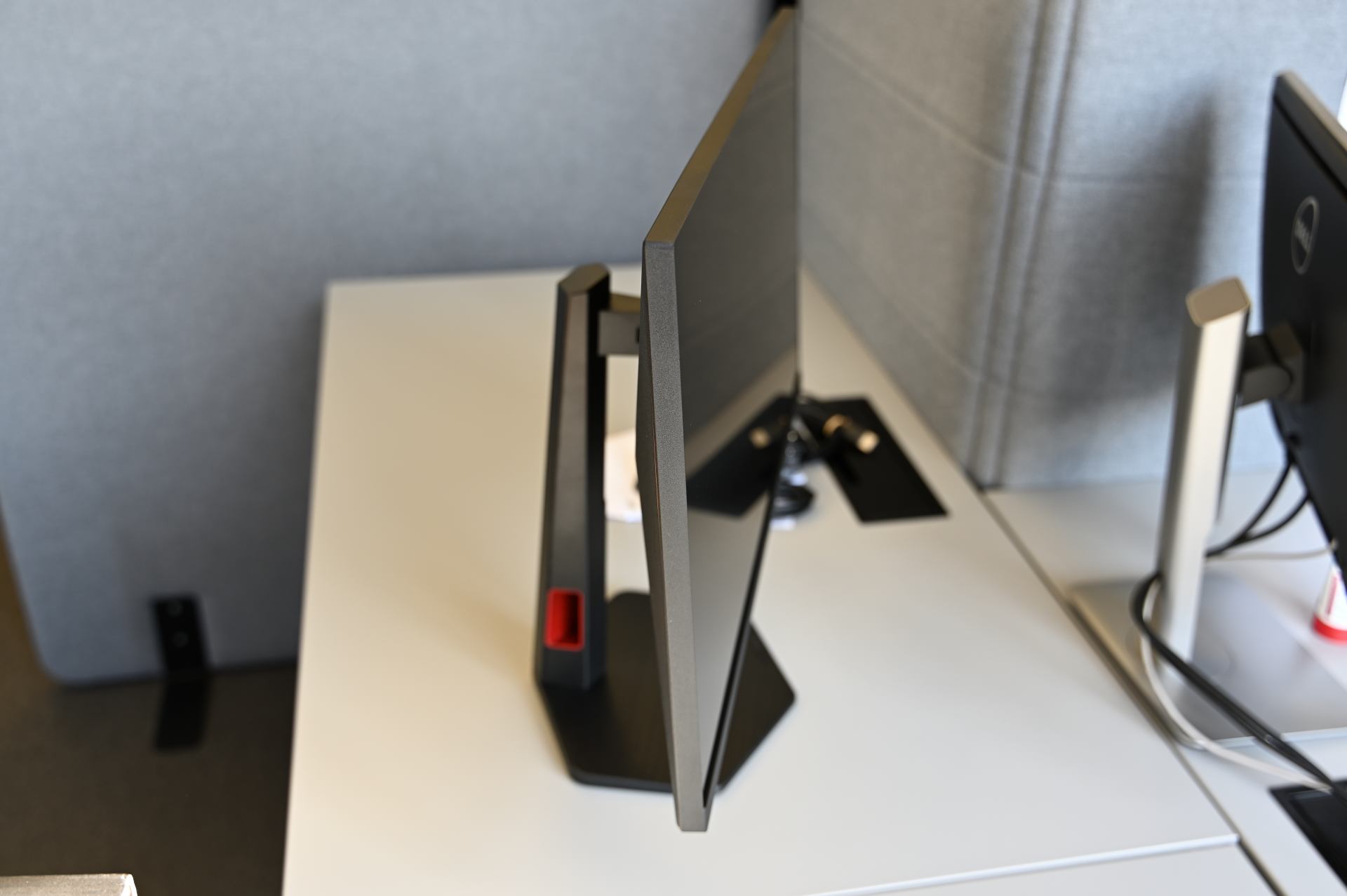 AOC U27G4R monitorius