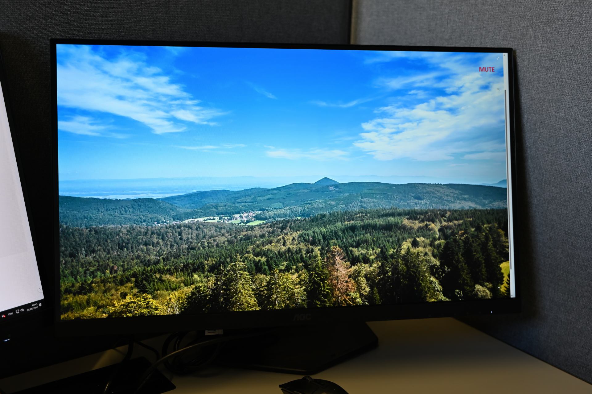AOC U27G4R monitorius