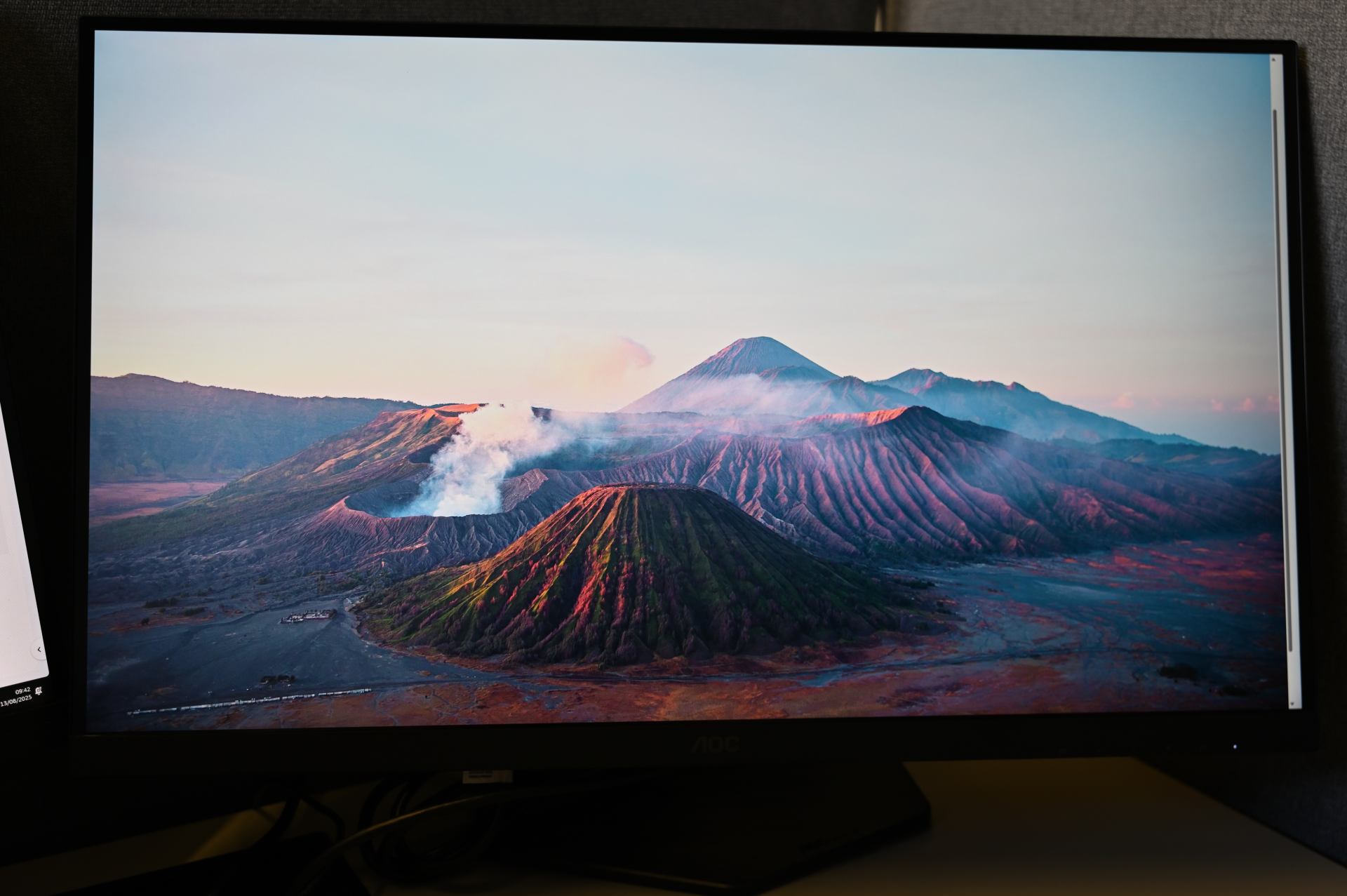 AOC U27G4R monitorius