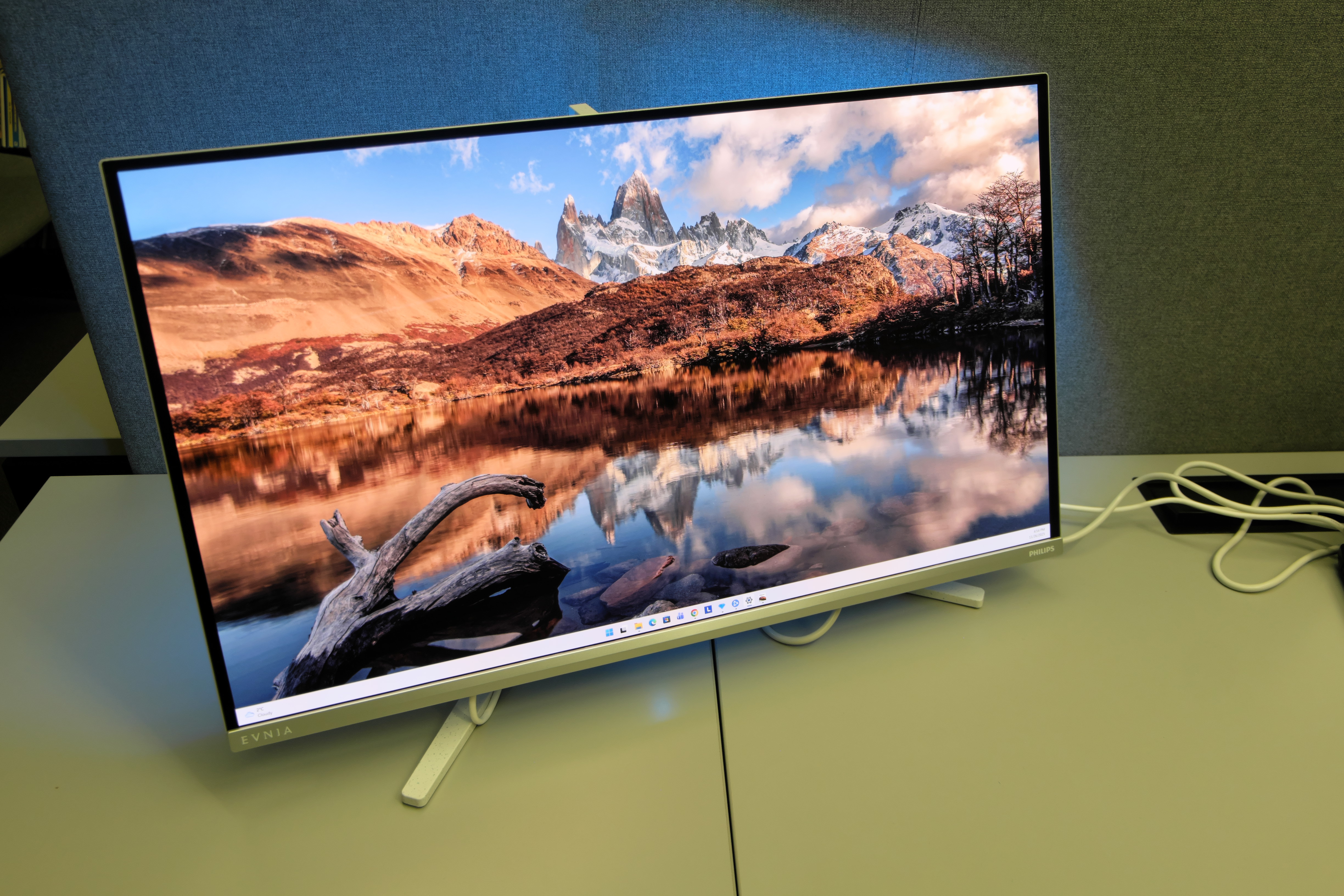 Philips EVNIA 32M2N8900 monitorius