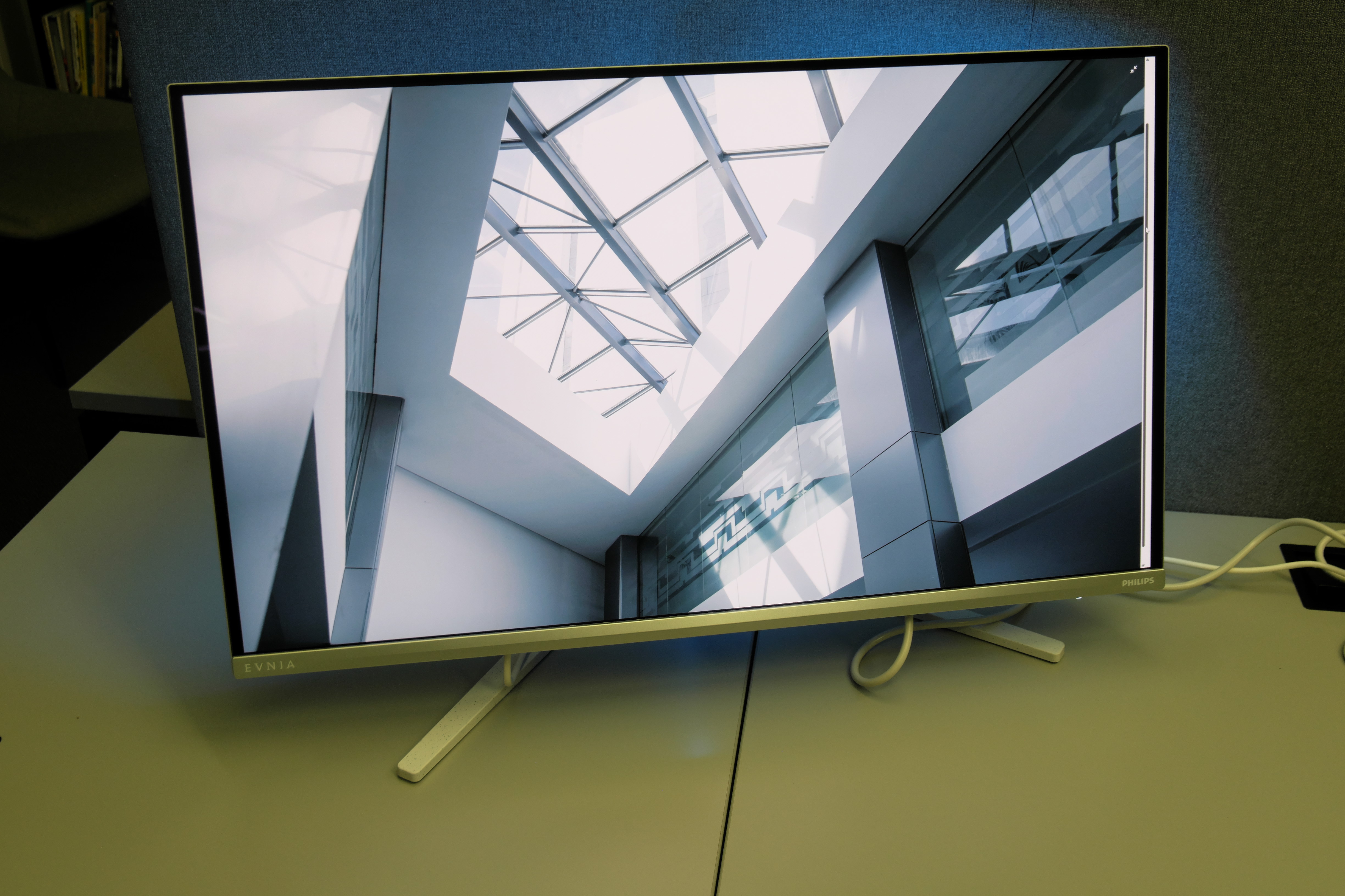 Philips EVNIA 32M2N8900 monitorius