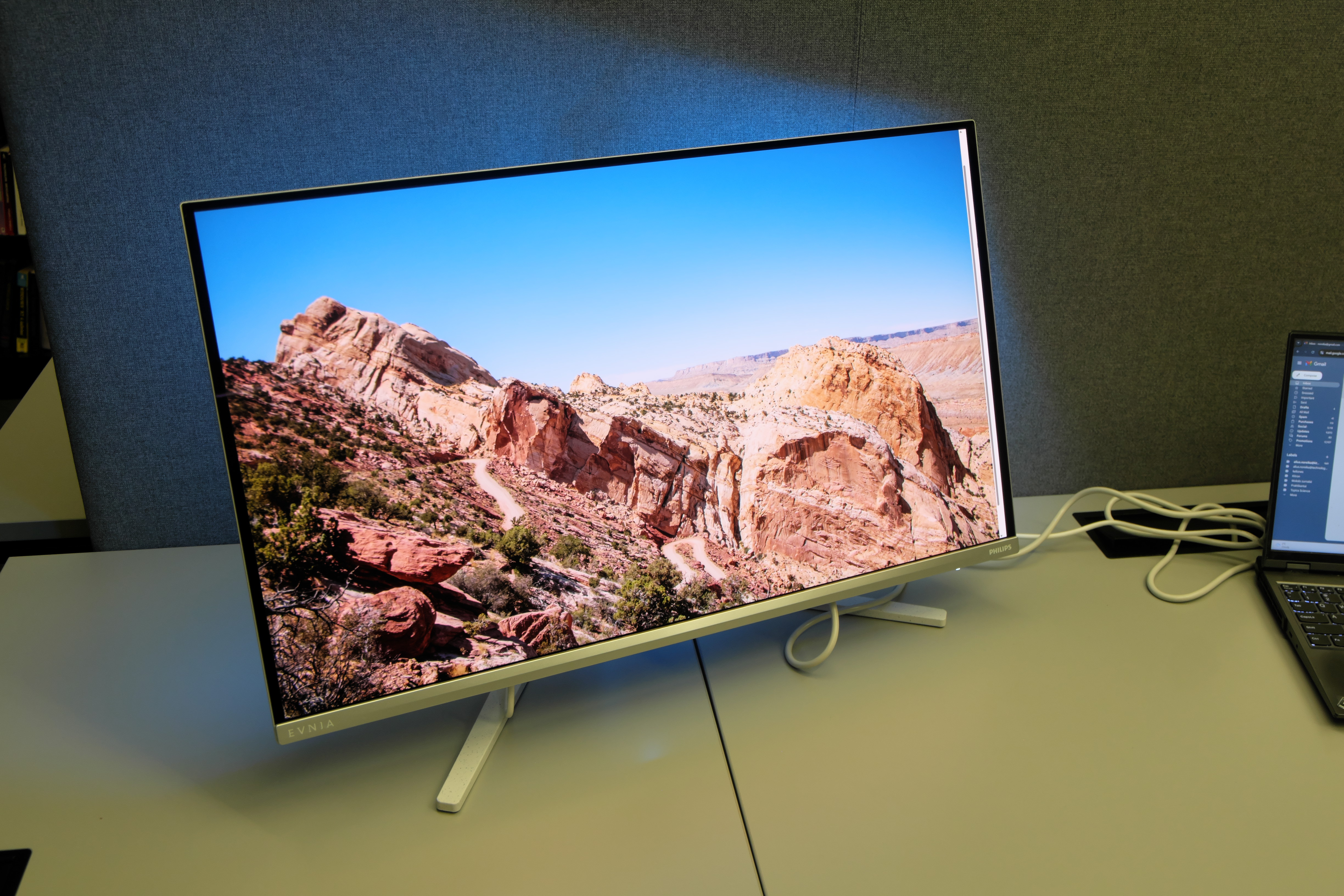 Philips EVNIA 32M2N8900 monitorius