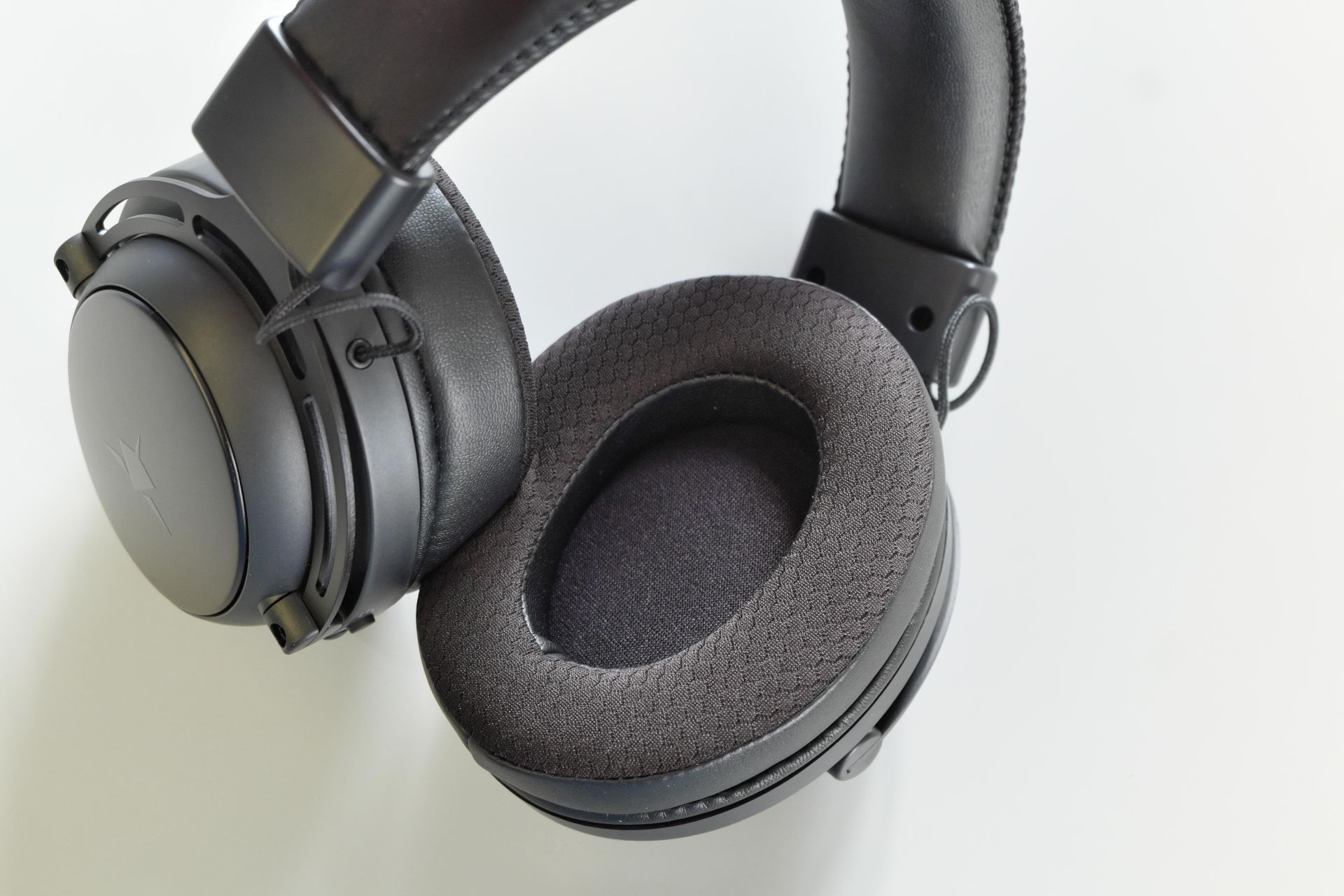 White Shark Gorilla Pro kompiuterio ausinės su mikrofonu