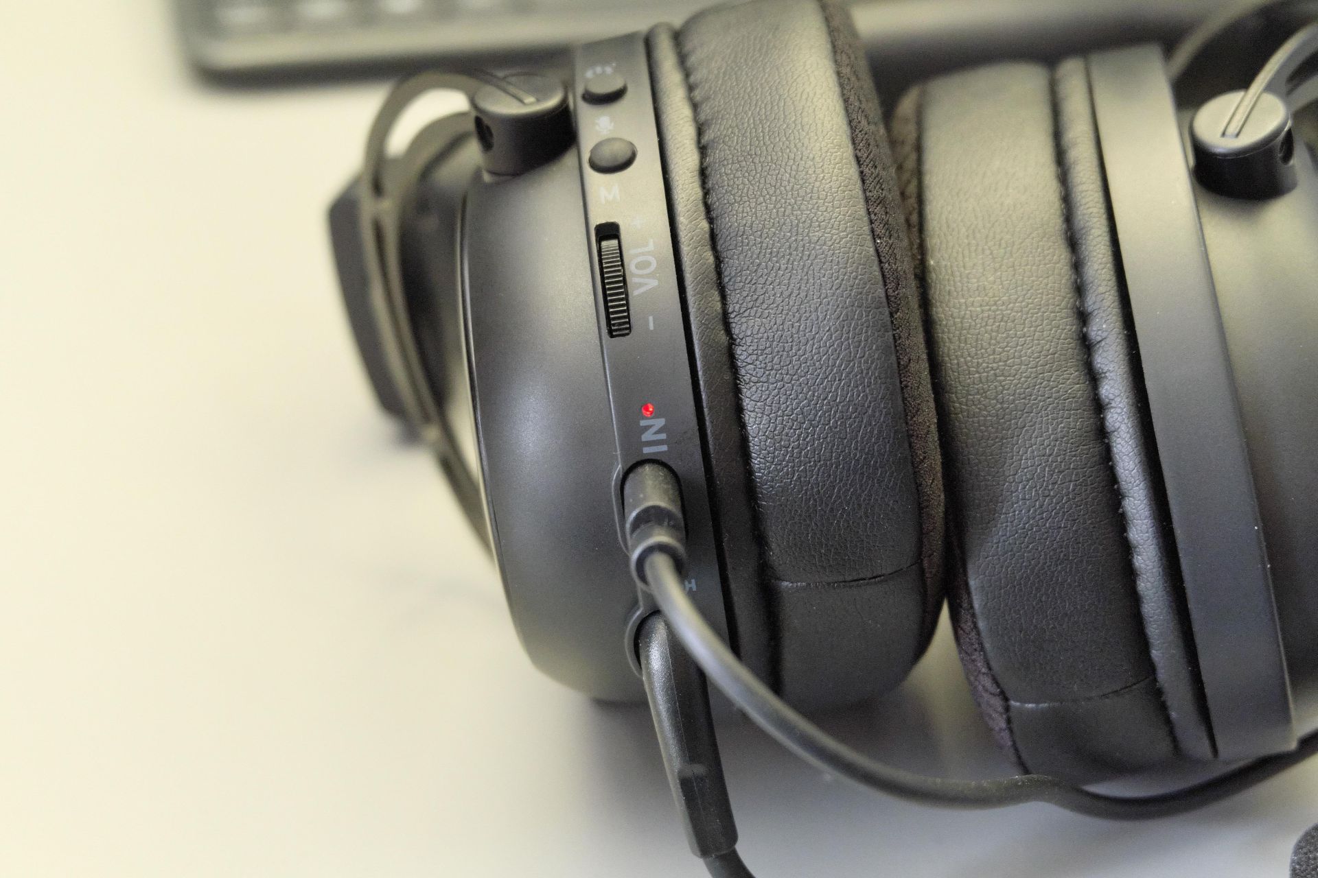 White Shark Gorilla Pro kompiuterio ausinės su mikrofonu