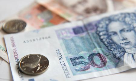 Uždegta žalia šviesa – 20-oji eurozonos narė yra pasirengusi įsivesti eurą 2023 m.: pamatykite kaip atrodys jos monetos, tarp kurių ir Tesla (Foto)