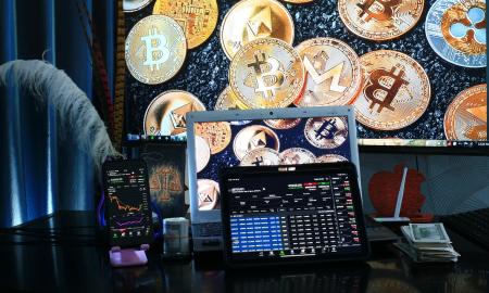 Didžiausiai pasaulio kriptovaliutų keityklai „Binance“ pateikti kaltinimai dėl darbo su Rusijos vyriausybe: kas vyksta?