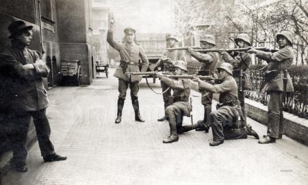 Daugeliui matyta garsioji „Vokietijos komunisto egzekucija Miunchene, 1919 m.“ nuotrauka turi nemalonią paslaptį – viskas yra kitaip nei atrodo (Foto, Video)