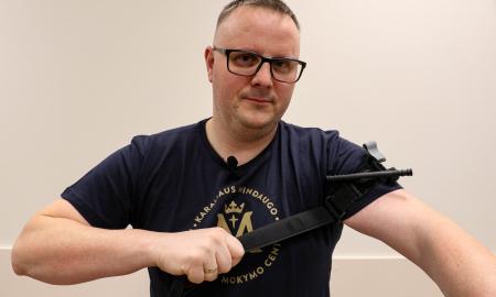 Tai gali išgelbėti gyvybę, o per karą - privalomas dalykas: kaip naudotis turniketu (Video)
