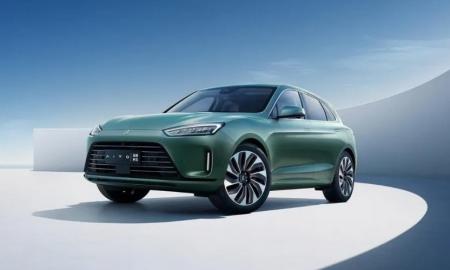 Lenktynės prasideda: „Huawei“ teigia, kad naujasis kompanijos modelis yra pranašesnis už „Tesla Model Y“ (Video)