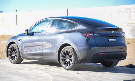 „Tesla“ prašo JAV vyriausybės supratimo - jei ši politika nebus pakeista, elektromobilių gamyba bus labai sudėtinga