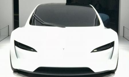 Svajonės mirtis? „Tesla“ nebepriima „Roadster“ rezervacijų, iš puslapio dingo superautomobilio kaina