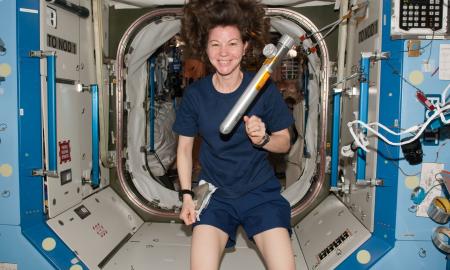 Kodėl NASA leidžia vyrams astronautams likti kosmose ilgiau nei moterims? Tai netrukus turėtų pasikeisti (Video)