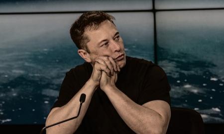 „Twitter“ vartotojai nusprendė – Elonas Muskas turi parduoti 10% savo „Tesla“ akcijų: ar jis įvykdys pažadą?