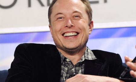 Staigiam Elono Musko sprendimui parduoti „Tesla“ akcijas yra logiškas paaiškinimas: „Tai tiksinti mokesčių bomba“