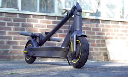 „Tai naujas bestseleris - garantuotai. M365 ilgai buvo rinkos standartu, bet šis paspirtukas jį lenkia praktiškai viskuo“: TOP 6 priežastys, kodėl „Segway Ninebot MAX G30“ yra pats geriausias - nuo save pasigydančių padangų iki nuostabaus nuvažiuojamo atstumo (Video, „Segway Ninebot MAX G30“ apžvalga, lietuvių atsiliepimai, rekordinė kaina 2022-02-10)