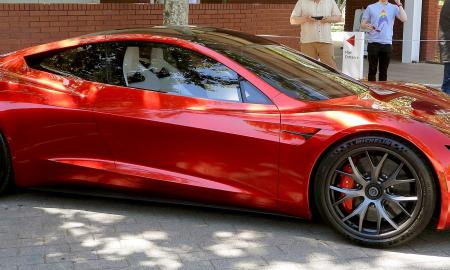 „Tesla Roadster“ gyvas! Patvirtinta, kad „Tesla“ vis dar intensyviai kuria įspūdingą superautomobilį