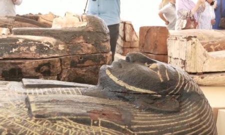 Archeologai Egipte aptiko stulbinančio dydžio lobį – šimtai sarkofgų, kačių mumijų ir paauksuotų dievų statulų (Video)