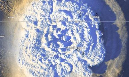 Tongą užklupo milžiniškas cunamis – neįtikėtiną povandeninio ugnikalnio sprogimą užfiksavo palydovas: girdėjosi net už 5000 km (Video)