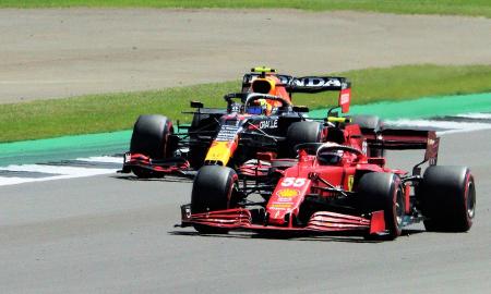 Ekstremalus karštis, drėgmė ir 2 valandų lenktynių trukmė yra tikras iššūkis: kiek svorio F1 lenktynininkai netenka lenktynių metu?