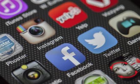 V. Putino gniaužtai Rusijoje: blokavo prieigą prie „Facebook“ ir „Twitter“, už „melagienas“ – įkalinimas