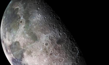 Mėnulio krateriai pilni juodųjų skylių: jie gali pateikti tamsiosios medžiagos įrodymų