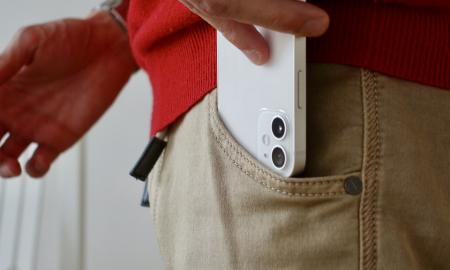 „Apple“ darbuotojai pratrūko: naudoja „Android“ telefonus, kad neleistų kompanijai jų šnipinėti