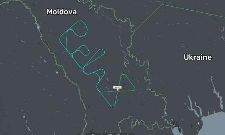 Bandymas numalšinti tvyrančią įtampą? Pilotas danguje virš Ukrainos kaimynės išraižė žodį „RELAX“ (Video)