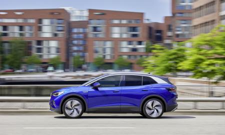 Ar elektromobilių tarp įkrovimų nuvažiuojamas atstumas tikrai daug blogesnis nei benzininių automobilių?