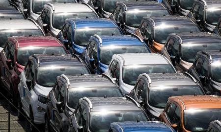 Ukrainiečiai tiesiog šluoja automobilius iš Lietuvos: paskelbė perkamiausius modelius ir kokią kainą gali mokėti