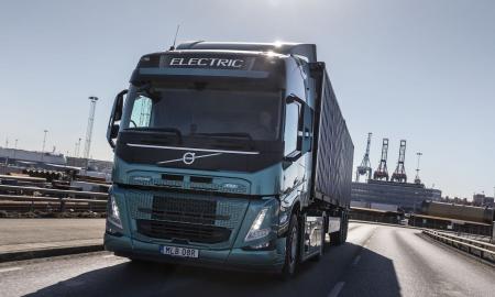 „Volvo“ žengia istorinį žingsnį: pradėjo pardavinėti elektrinius sunkiasvorius sunkvežimius (Foto)