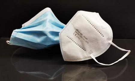 Nuo pirmadienio medicininių kaukių nepakanka: kokių respiratorių reikia?