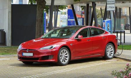 Geras metas Lietuvoje pirkti elektromobilį: skirta tiek pinigų, kad paskatins įsigyti daugiau kaip 14 000 automobilių (Infografikas)