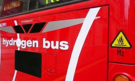 Vandenilio pralaimėjimas - miestas savo 50 vandenilinių autobusų planą keis elektra