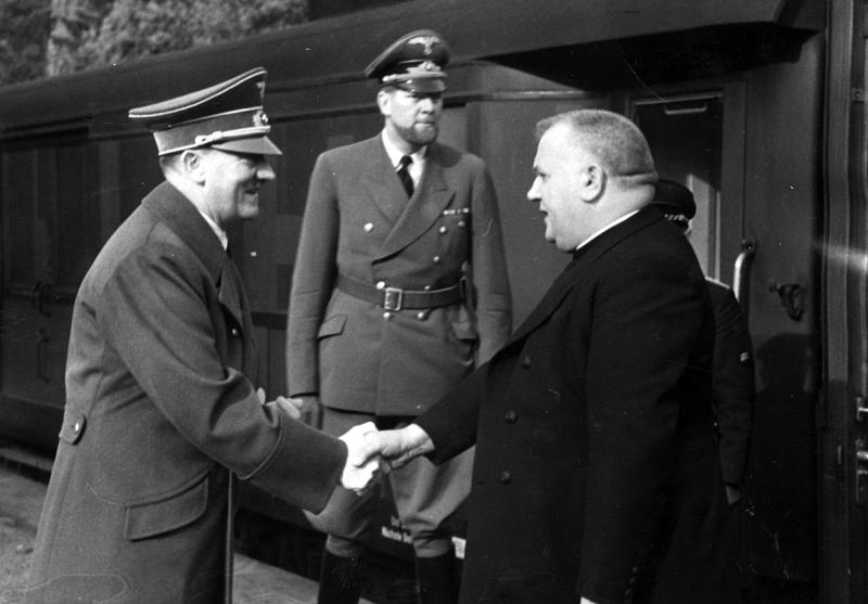 Adolfas Hitleris susitinka su Slovakijos vadovu kunigu Jozefo Tisu, 1941 m.