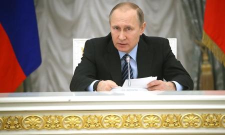 Putinas organizavo labai skubų ir slaptą saugumo pasitarimą: Rusijos žurnalistai skelbia, kad aptartas karinės intervencijos į Vilnių klausimas