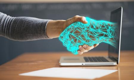 Ateityje jūsų vadovu darbe gali tapti robotas: ar daug iki to trūksta?