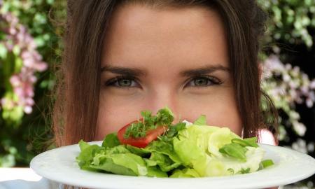 10 geriausių dietų, kurias 2022 m. rekomenduoja ekspertai ir dietos, kurias geriau pamiršti