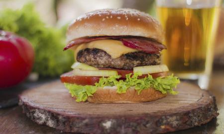 „McDonalds“ analogas Rusijoje iš karto pateko į skandalą: rusai pašiurpę dėl kokybės pažeidimų, tiekiamas maistas gali sukelti rimtą pavojų sveikatai