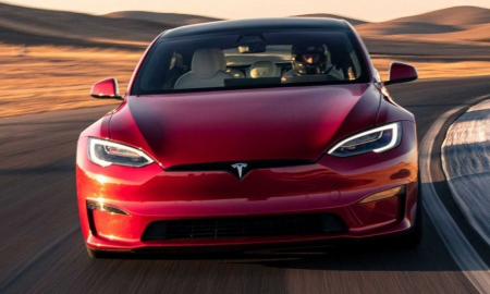 Tai fantastika! Po įsilaužimo į programinę įrangą Tesla Model S Plaid rovė kaip išprotėjusi - įsibėgėjo iki 348 km/h (Video)