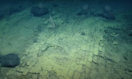 Mokslininkai Ramiojo vandenyno dugne rado „kelią į Atlantidą“ (Video)