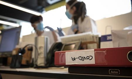 Ispanija svarsto laikyti COVID-19 endemine liga - ką tai reiškia?