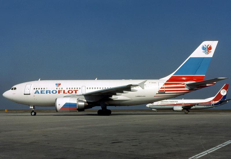 „Aeroflot Airbus A310-304“ Šarlio de Golio oro uoste, 1993 m. kovas. Šis lėktuvas pateko į 593-jo skrydžio avariją 1994 m. kovo 23 d.