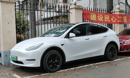 Paaiškėjo keistas ir įdomus faktas: vietose, kur būna Kinijos prezidentas, griežtai draudžiami „Tesla“ automobiliai - kas vyksta?